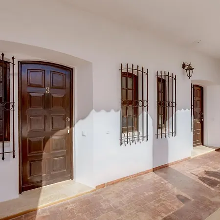 شقة Solar Do Monte 4 *